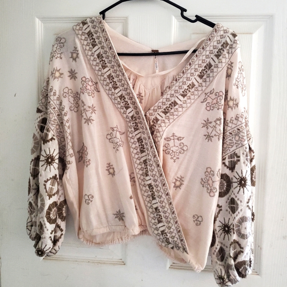 Free People patterned puffy sleeve blouse